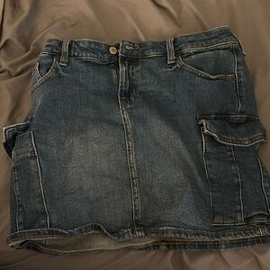 Brand new old navy skirt never worn.